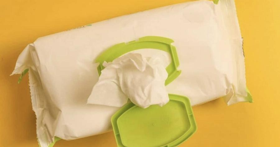 Χλωμιάζουν οι γυναίκες: Αυτά είναι τα μωρομάντηλα με επικίνδυνη χημική ουσία