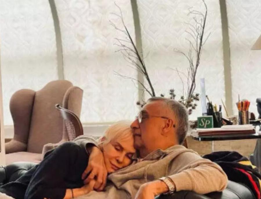 Δημήτρης Σούρας: Οι γυναίκες της ζωής του – Τι έγραφε για τη σύζυγο και την κόρη του – «Όταν ο χρόνος δεν έχει σημασία»