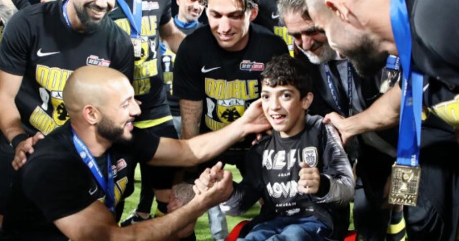 Επιστρέφει νικητής στην Ελλάδα ο μικρός Γιαννάκης!