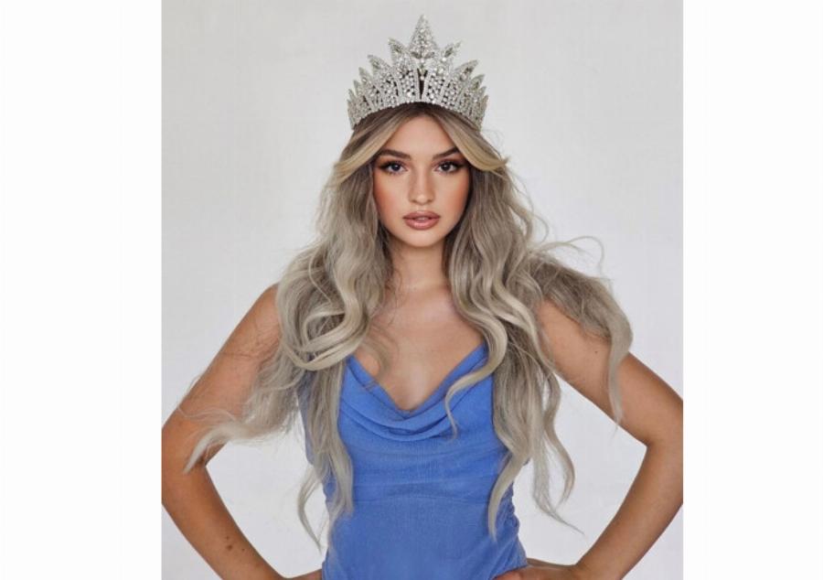 Το πληθωρικό μοντέλο που… τρέλανε τους πάντες στο Deal και έφυγε με γεμάτο πορτοφόλι! (pics+vids)