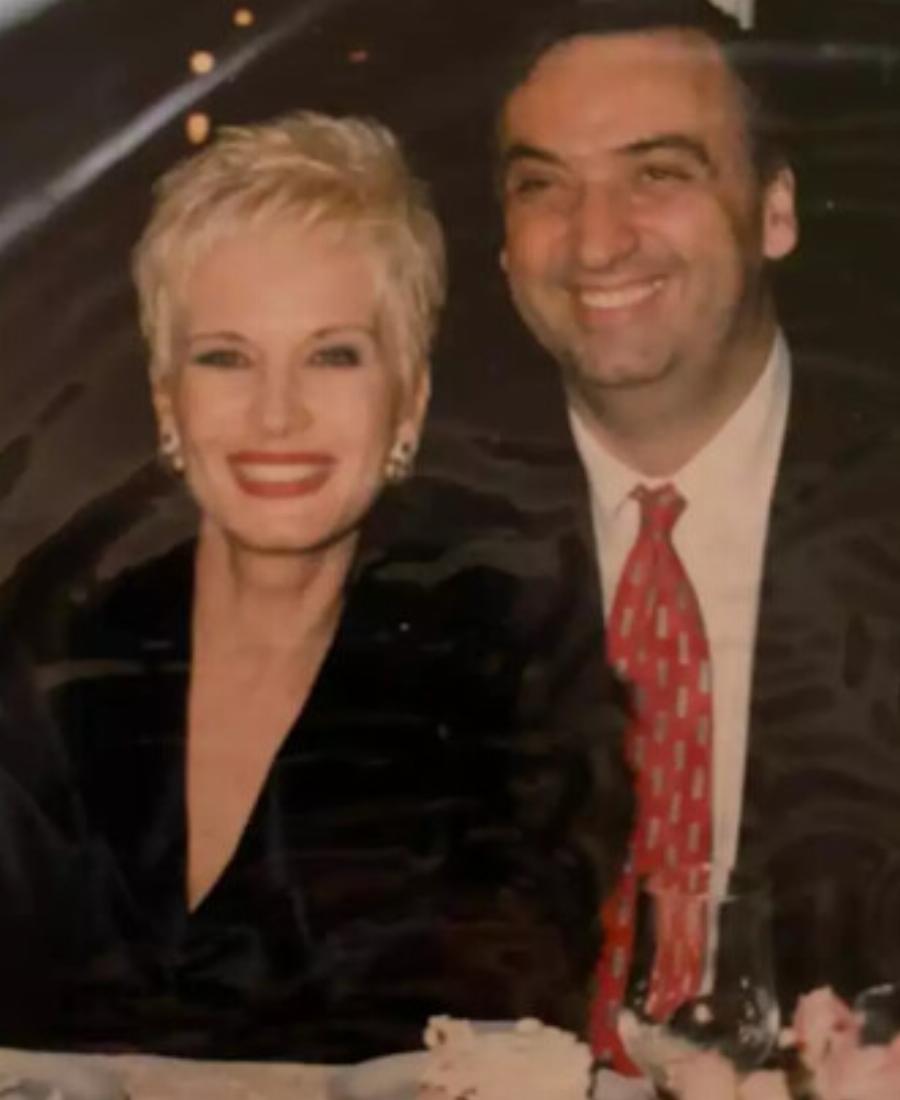 Δημήτρης Σούρας: Οι γυναίκες της ζωής του – Τι έγραφε για τη σύζυγο και την κόρη του – «Όταν ο χρόνος δεν έχει σημασία»