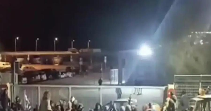 Μυτιλήνη: Αγρότες Eμπoδισαv τους επιβάτες να μπουν στο πλοίο «Διαγόρας» – Αναχώρησε από το λιμάνι άδειο