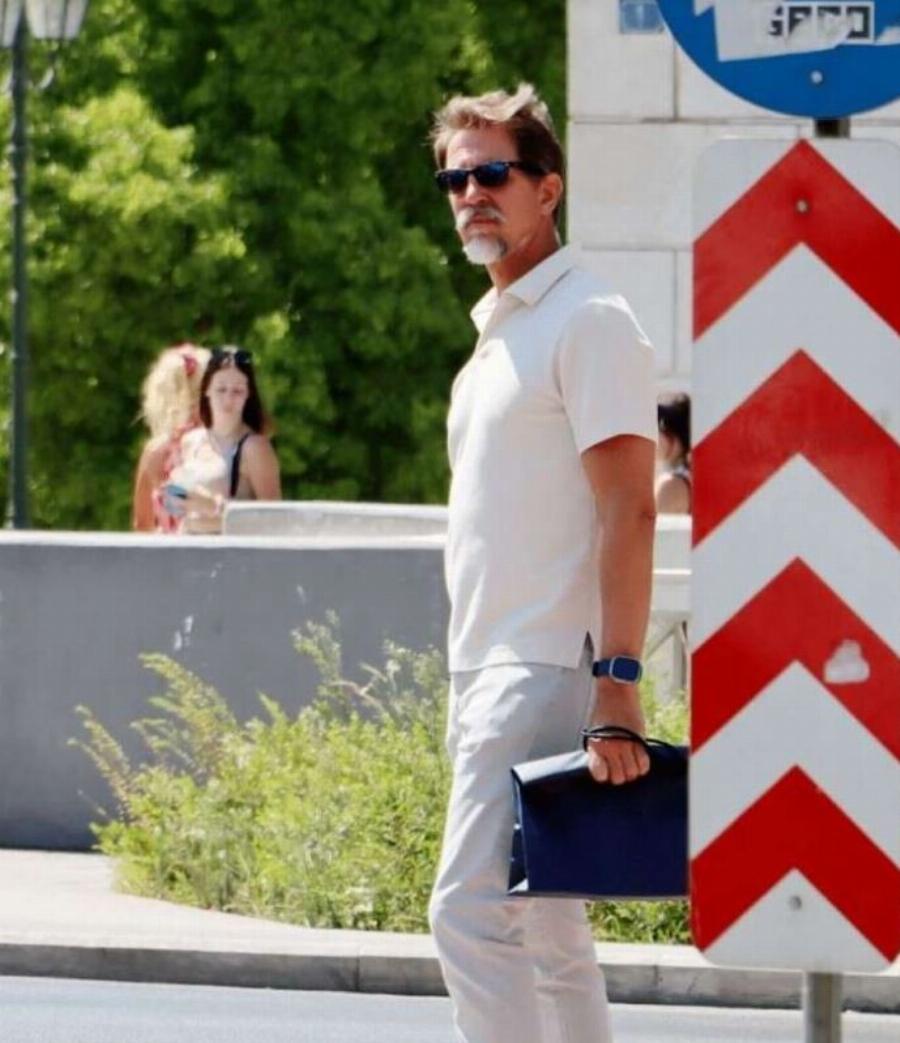 Σούσουρο με τον πρίγκιπα Παύλο: Έκανε βόλτα στο κέντρο της Αθήνας σαν κοινός θνητός και όλοι παρατήρησαν αυτό στην εμφάνισή του