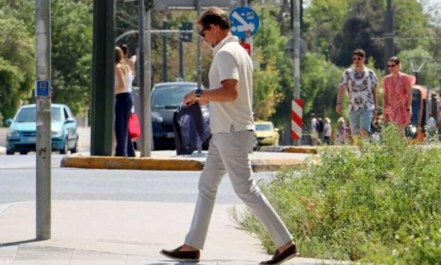 Σούσουρο με τον πρίγκιπα Παύλο: Έκανε βόλτα στο κέντρο της Αθήνας σαν κοινός θνητός και όλοι παρατήρησαν αυτό στην εμφάνισή του