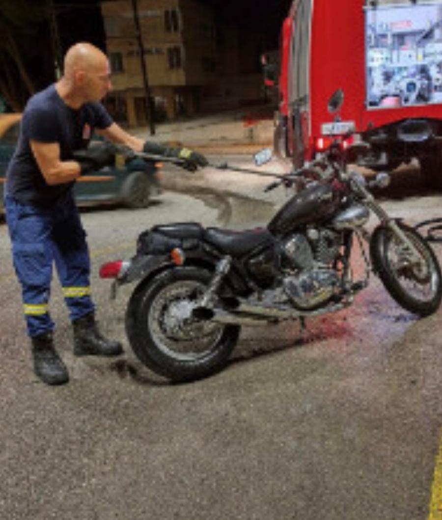 Τρόμος για μοτοσικλετιστή στην Ηγουμενίτσα: Φίδι τυλίχθηκε εν κινήσει στο τιμόνι της μηχανής (Απίστευτες φωτογραφίες)