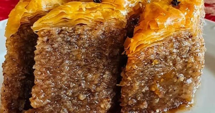 Σπιτικός μπακλαβάς με καρύδι: Η παραδοσιακή συνταγή για τραγανό και σιροπιαστό αποτέλεσμα