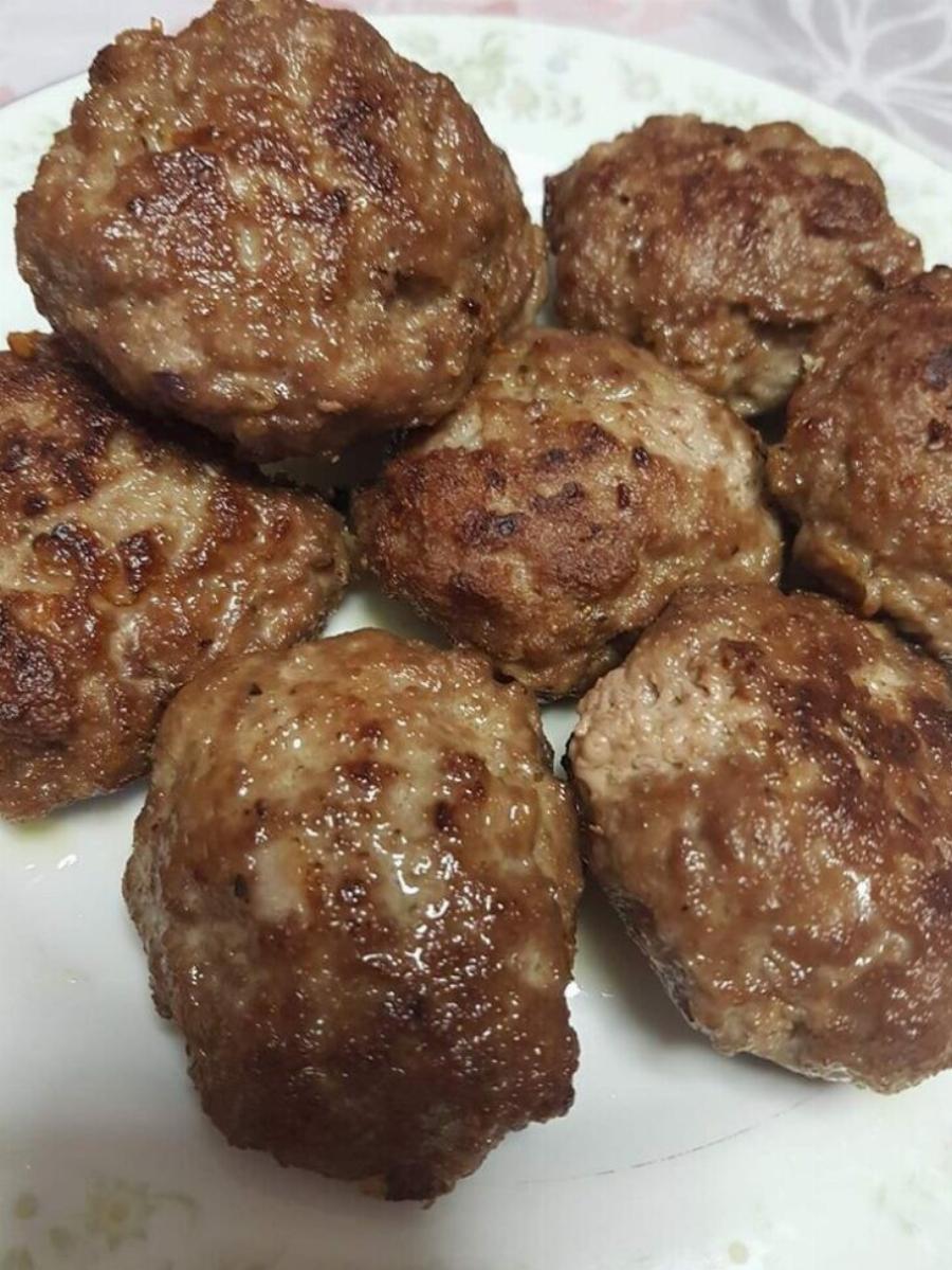 Μπιφτέκια με σιμιγδάλι: Η πιο νόστιμη συνταγή για τα πιο ζουμερά μπιφτέκια που έχετε φτιάξει ποτέ!