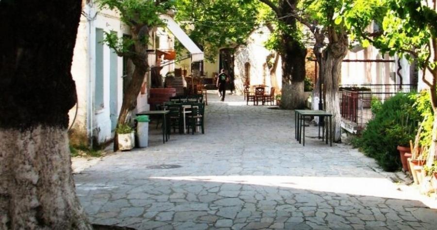 Ζει τη νύχτα: Το μοναδικό χωριό στην Ελλάδα που τα μαγαζιά ανοίγουν στις 11 το βράδυ και κλείνουν το πρωί