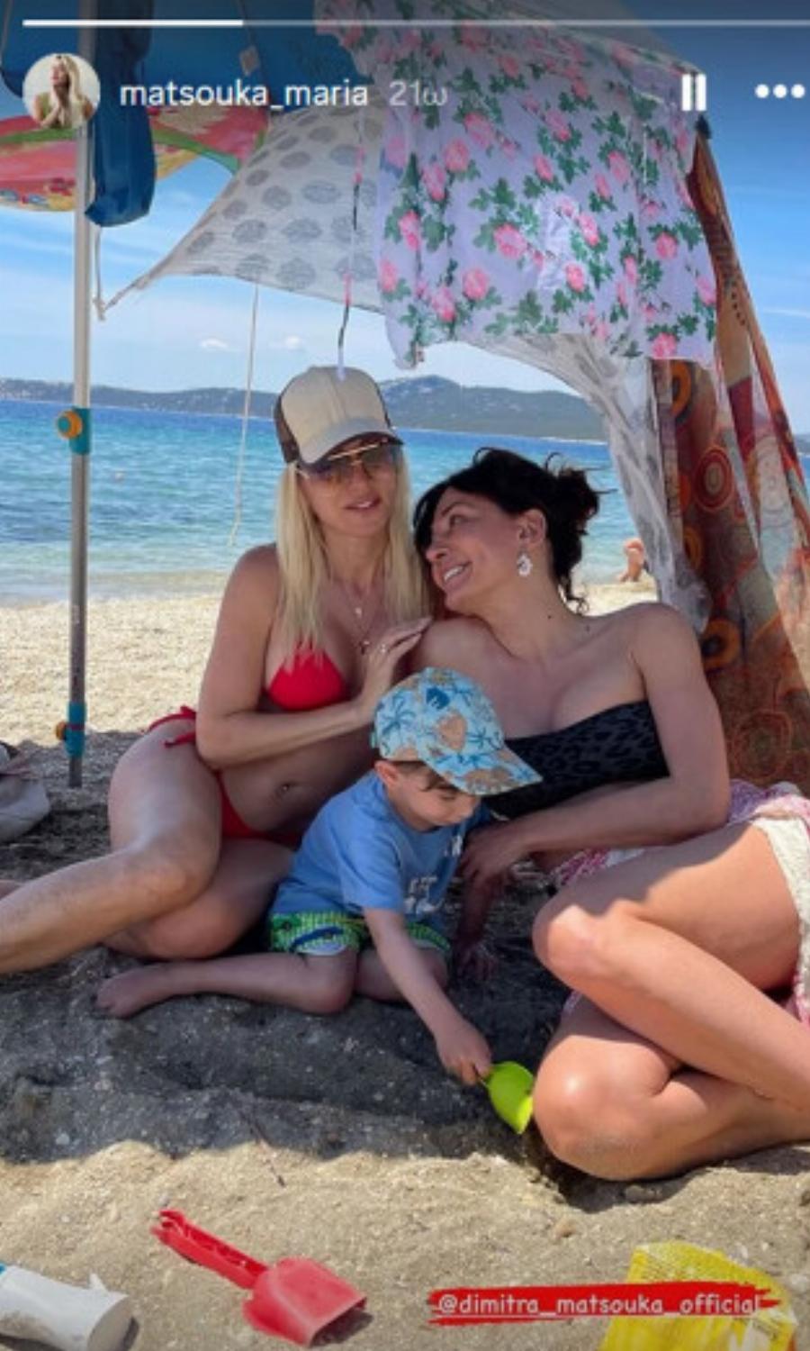 “Χύμα” στην παραλία, με λεοπάρ μαγιό: Η Δήμητρα Ματσούκα χωρίς ρετούς στα 50 της βάζει σε όλες τα “γυαλιά”