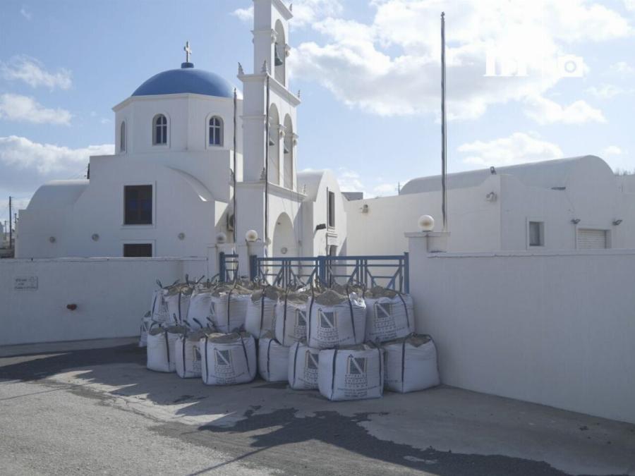 Προετοιμάζονται για τσουνάμι οι κάτοικοι και φτιάχνουν αναχώματα με σακιά άμμου – Βίντεο