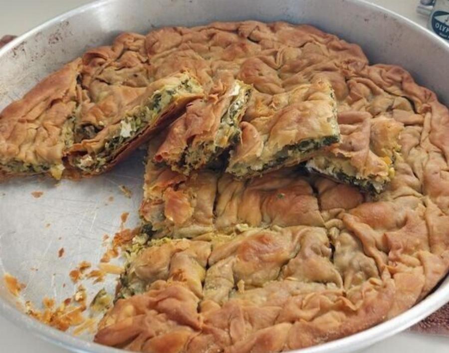 Τραγανή σπανακόπιτα με μυστικό στη γέμιση που την απογειώνει