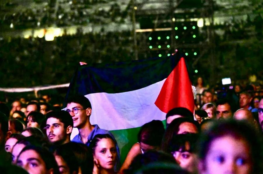 Απόψε 57 ψυχές τραγουδάνε στο Καλλιμάρμαρο: Πλήθος κόσμου για τη μεγάλη συναυλία για τα Τέμπη