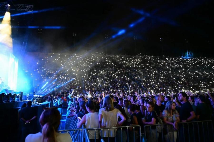 Απόψε 57 ψυχές τραγουδάνε στο Καλλιμάρμαρο: Πλήθος κόσμου για τη μεγάλη συναυλία για τα Τέμπη