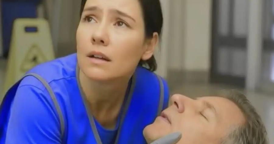 Φίλησε τον δισεκατομμυριούχο αφεντικό της για να του σώσει τη ζωή… Αλλά όταν άνοιξε τα μάτια του… κανείς δεν μπορούσε να πιστέψει τι είπε στη συνέχεια