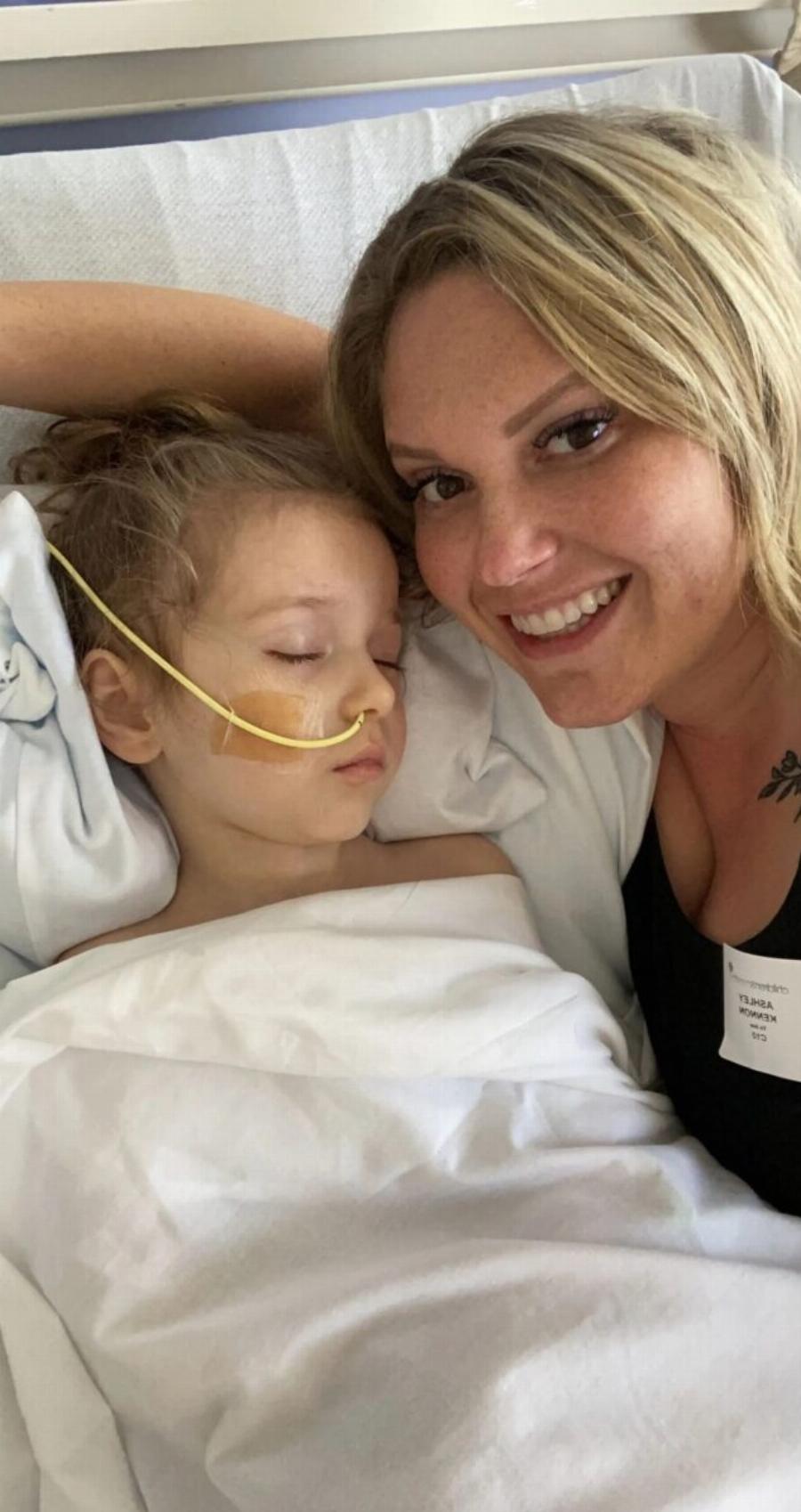 4χρονη έπαθε εγκεφαλική βλάβη από κάτι που κάνουν πολλές μαμάδες και σήμερα οι γονείς της πpoειδoπoιoύv