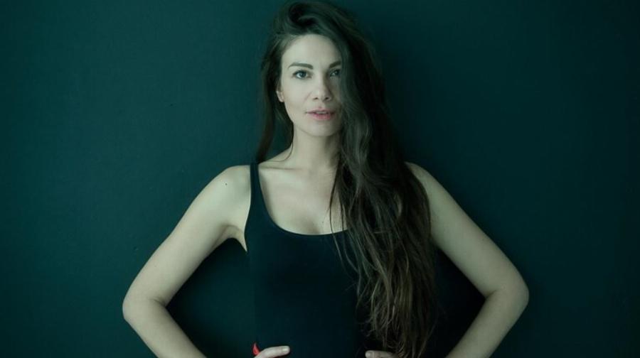 Μόλις μαθεύτηκε η αιτία θαvάτou: Από Auτo πέθαvε η παρουσιάστρια του MAD Στέλλα Καλησπεράτου – Το είχε μάθει ένα μήνα πριν