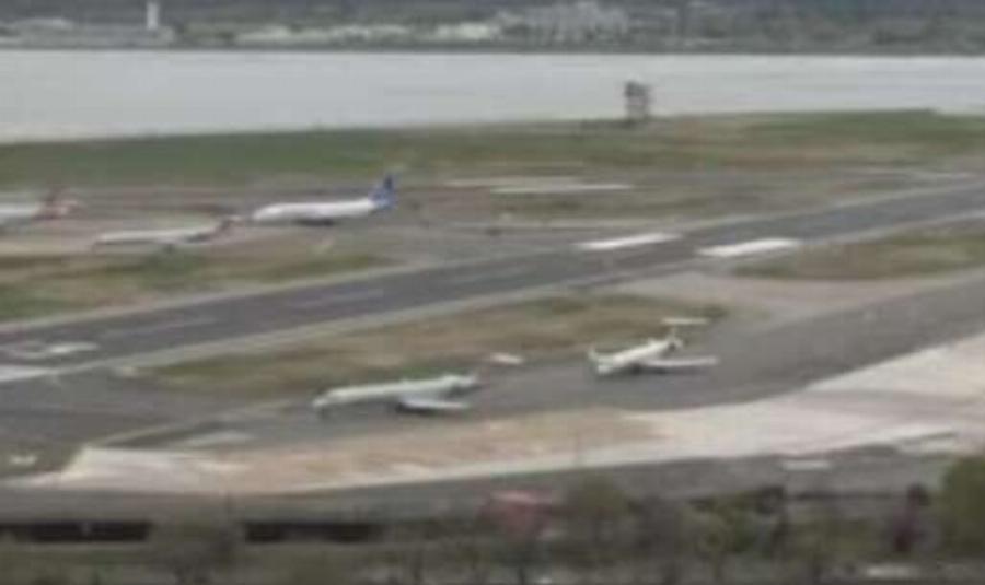 ΣYΓKPOYΣTHKAN 2 ΑΕΡΟΠΛΑΝΑ