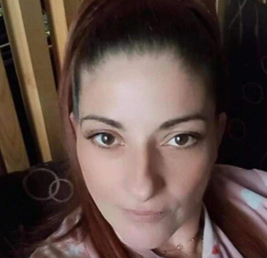 Aυτή είναι η 43χρονη Δώρα που σκóτωσε σήμερα ο πρώην σύντροφος της στο Αγρίνιο