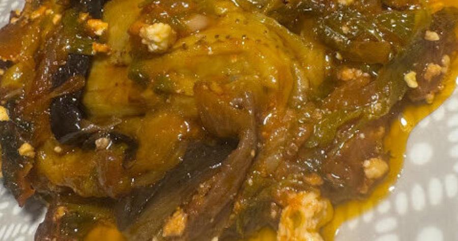 Μελιτζάνες στο φούρνο με σάλτσα ντομάτας και φέτα – Εύκολη συνταγή