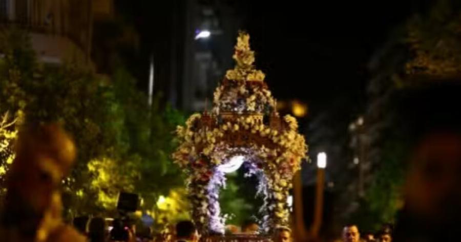 Μεγαλοπρέπεια στη Θεσσαλονίκη: 5 Επιτάφιοι συναντήθηκαν για πρώτη φορά στην πλατεία Αριστοτέλους