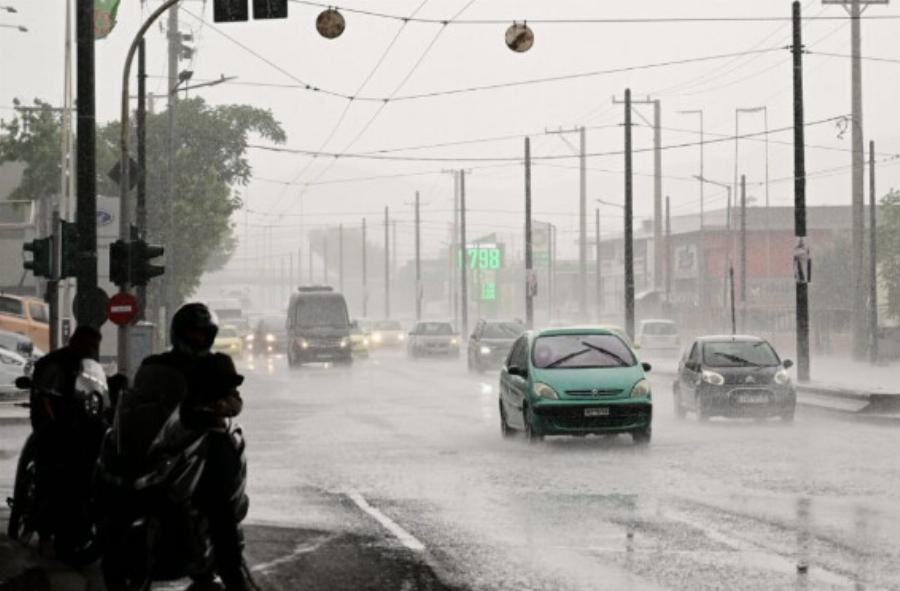 «Καμπανάκι» από Αρναούτογλου για τον καιρό: Σε αυτές τις 10 περιοχές θα ρίξει «καρέκλες»