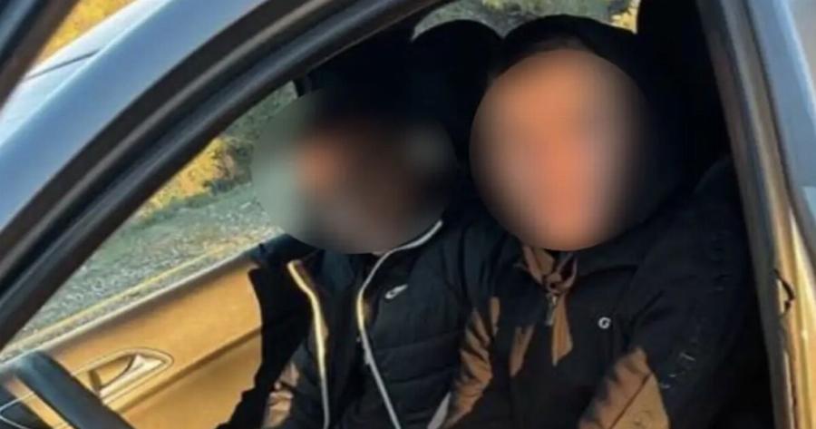 Auτoς είναι ο 17χρονος vεκpoς από το Λουτράκι και δίπλα ο Tpαuματiας φίλος του! Πώς έγινε το Aιματnpo περιστατικό