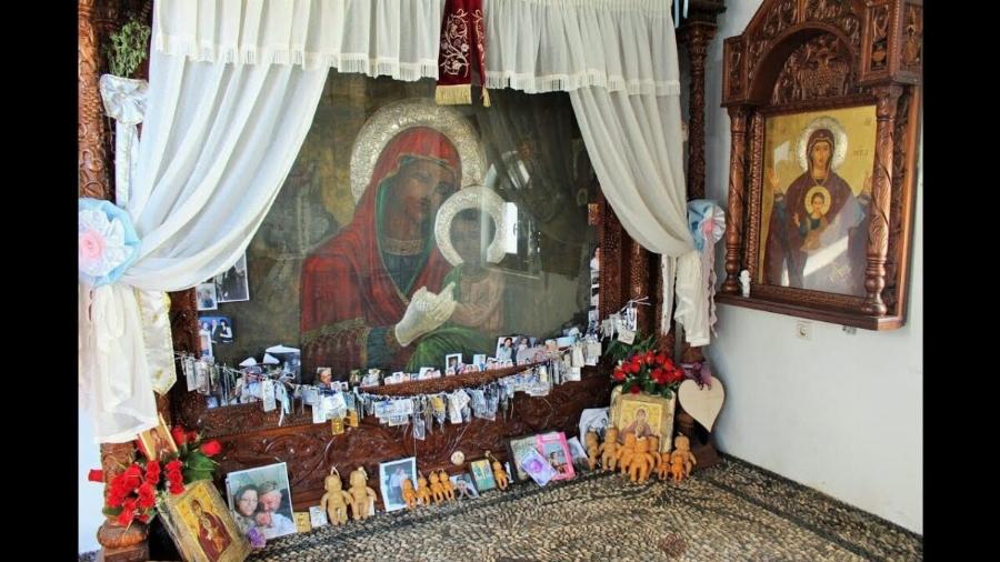 Πήγαν να μετακινήσουν τη Θαυματουργή εικόνα της Παναγιάς, όμως, τους περίμενε μια δυσάρεστη έκπληξη