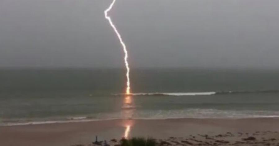 Τραγική ειρωνεία: Τι είχε συμβεί πέρυσι στη ίδια παραλία όπου χτύπησε κεραυνός την 13χρονη