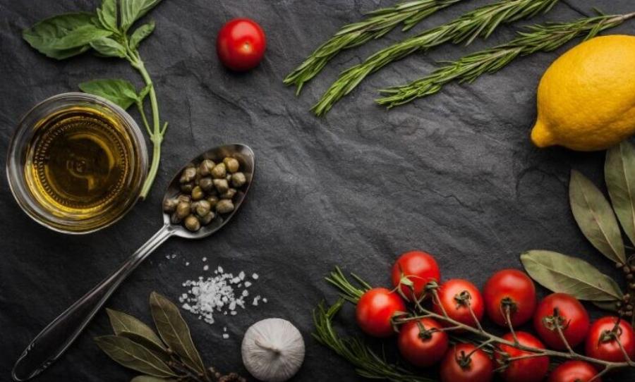 Ούτε ιταλική, ούτε γαλλική: Καλύτερη κουζίνα στον κόσμο για το 2025 είναι η ελληνική – Τα 10 πιάτα που μας έδωσαν την πρωτιά