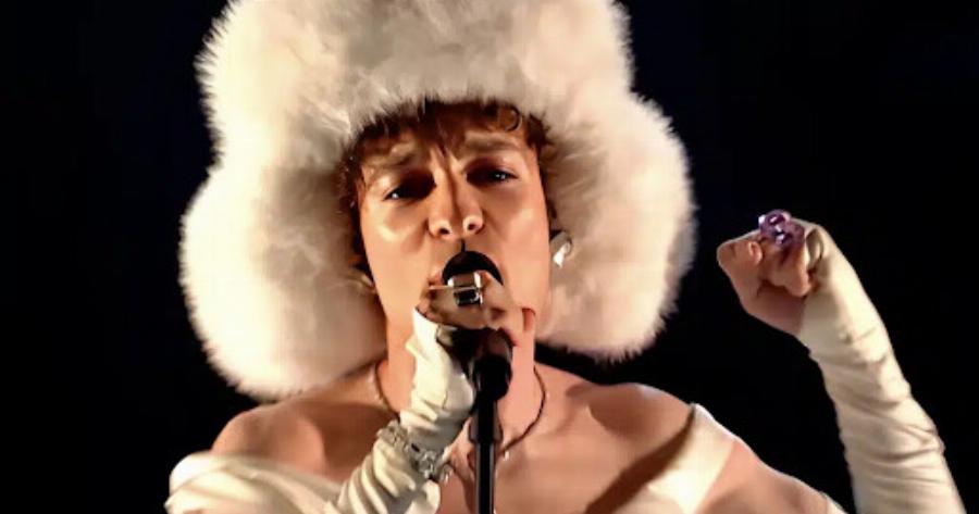 Αποθεώθηκε το Nemo στον τελικό της Eurovision