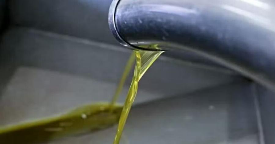 Ξέφυγε το ελαιόλαδο – Auτή είναι η νέα τıμή που έφτασε το λίτρο