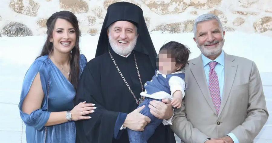 Ο Γιώργος Πατούλης βάφτισε τον γιο του στο Λαγονήσι – Το όνομα που του έδωσε