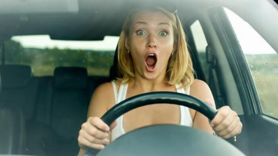 Κόλλησε το γκάζι: Ο μεγαλύτερος εφιάλτης για κάθε οδηγό –Πώς το αντιμετωπίζω