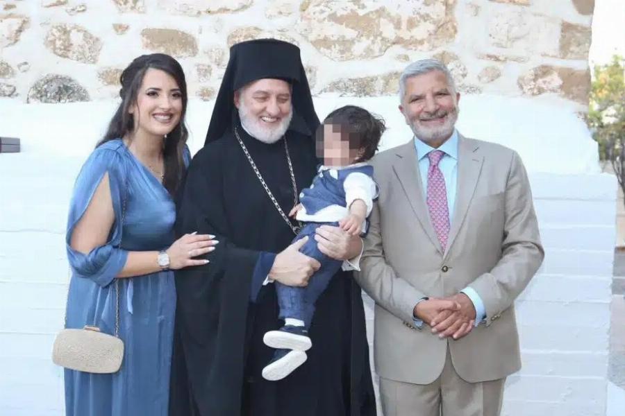 Ο Γιώργος Πατούλης βάφτισε τον γιο του στο Λαγονήσι – Το όνομα που του έδωσε