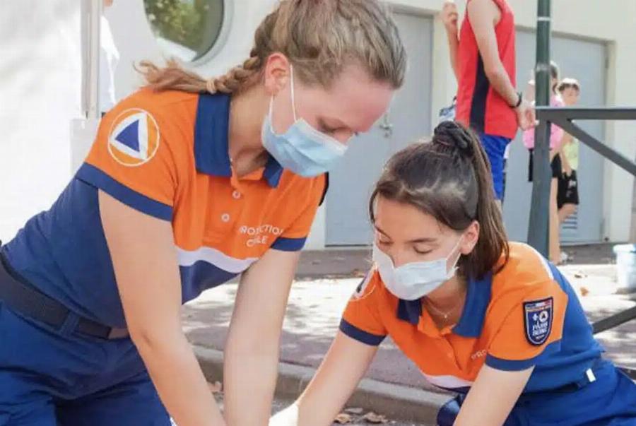 «Μπαμπά, μην πεθάvεις!»: Μαθήτρια έκανε ΚΑΡΠΑ στον πατέρα της και τον έσωσε