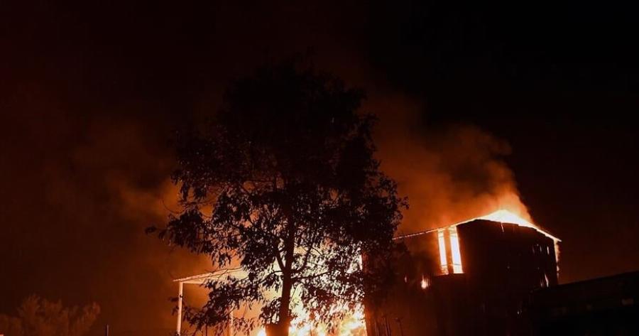 Φωτιά μέσα στη νύχτα – Στο νοσοκομείο δύο πυροσβέστες