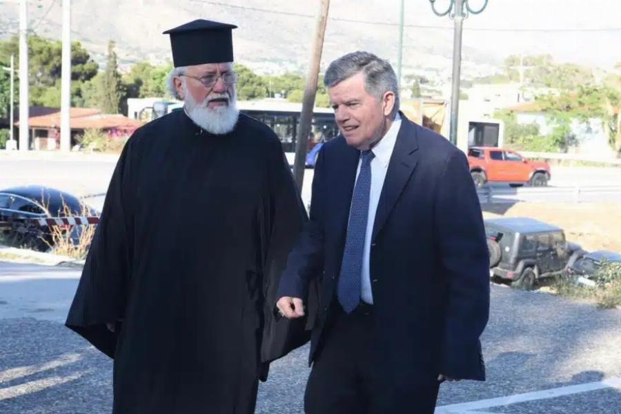 Ο Γιώργος Πατούλης βάφτισε τον γιο του στο Λαγονήσι – Το όνομα που του έδωσε