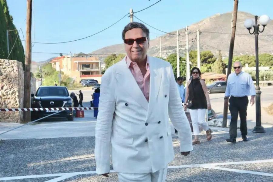 Ο Γιώργος Πατούλης βάφτισε τον γιο του στο Λαγονήσι – Το όνομα που του έδωσε