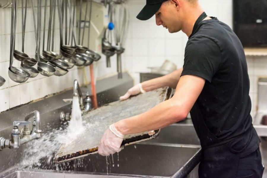 Ζητούνται άμεσα άτομα για λάντζα στην Αστυπάλαια – Μισθός στα 1.100 ευρώ, με δωρεάν διαμονή και δωρεάν διατροφή