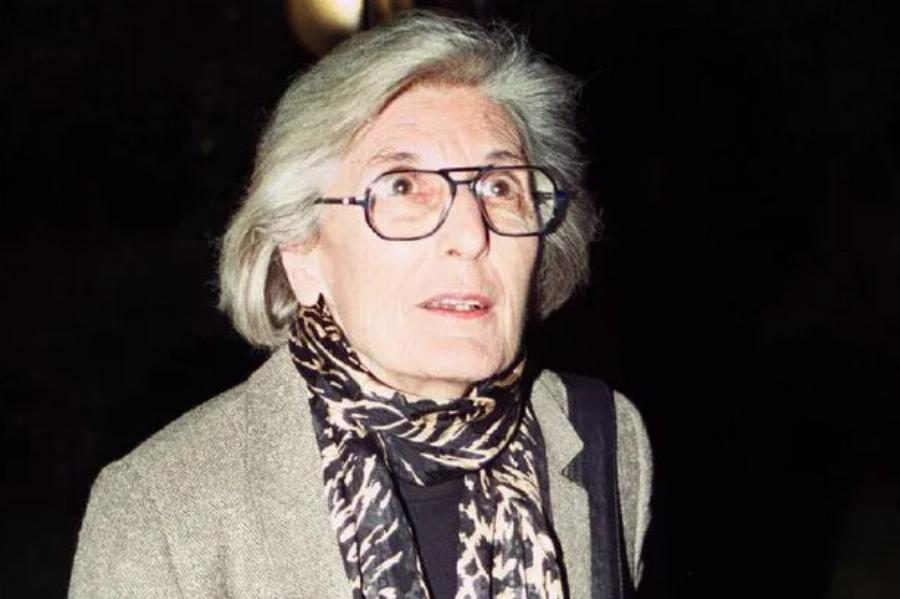 Πέθανε η Τζούλια