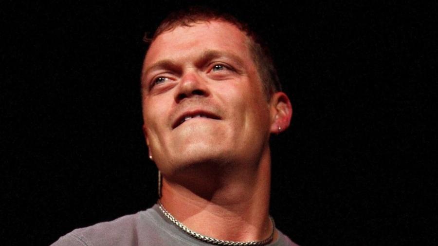 Πέθανε στα 47 του ο πασίγνωστος τραγουδιστής που όλοι αγαπήσαμε