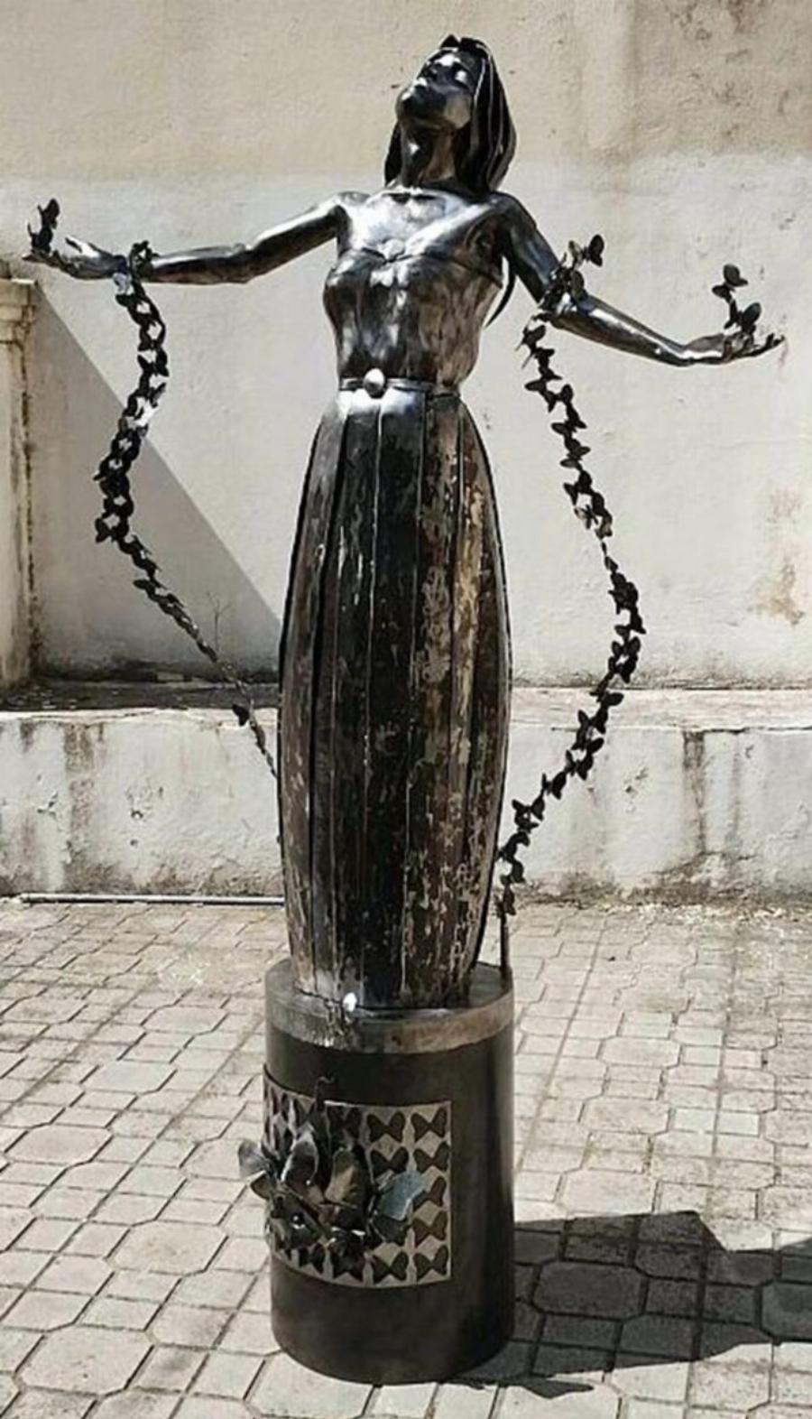 Η Μαρία Καρυστιανού έγινε άγαλμα