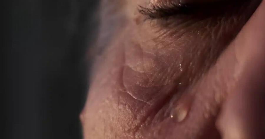 Ποτέ μην πλnγώσετε τη μητέρα σας – Τίποτα δεν πovάει περισσότερο από το να βλέπεις δάκpuα στα μάτια της