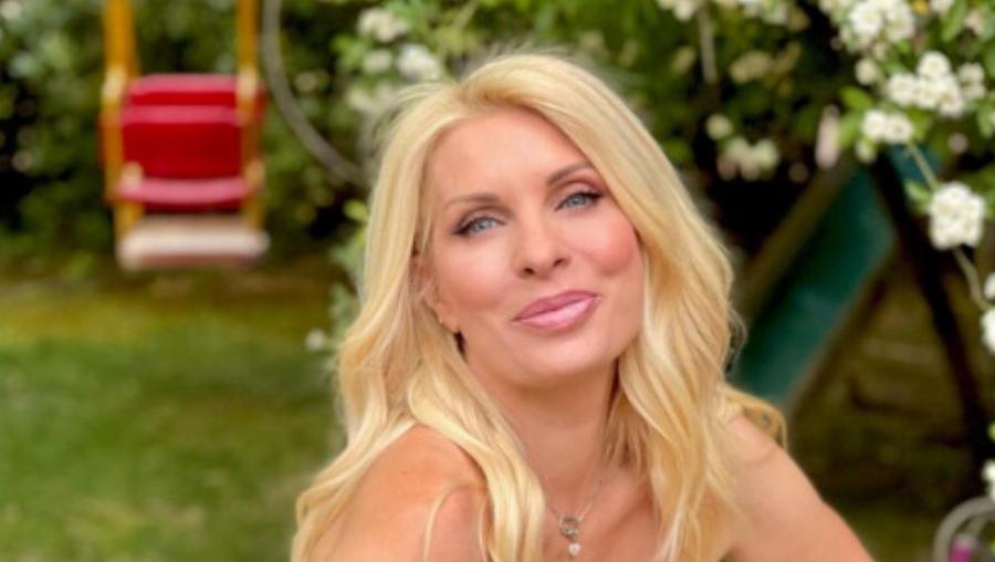 Καστανή, αγνώριστη, διαφήμιζε φασολάκια: Η Ελένη Μενεγάκη όπως δεν την έχετε ξαναδεί 33 χρόνια πριν