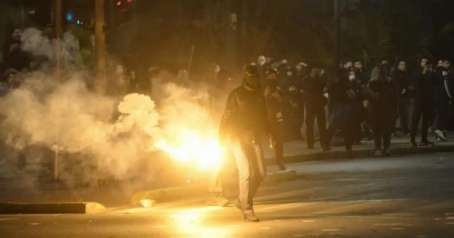 Καίγεται το Σύνταγμα