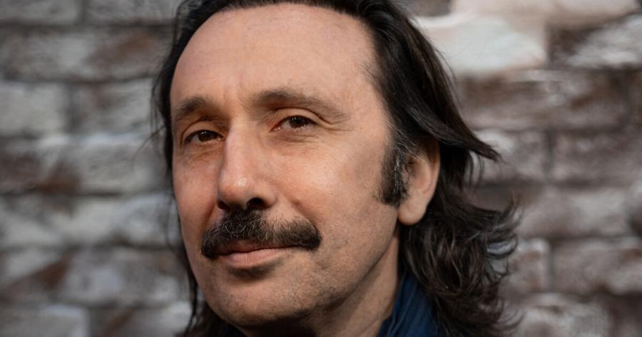 Ρένος Χαραλαμπίδης: «Όταν γηροκόμησα τους γονείς μου ένιωσα ότι είμαι ένας άξιος γιος» – Βίντεο