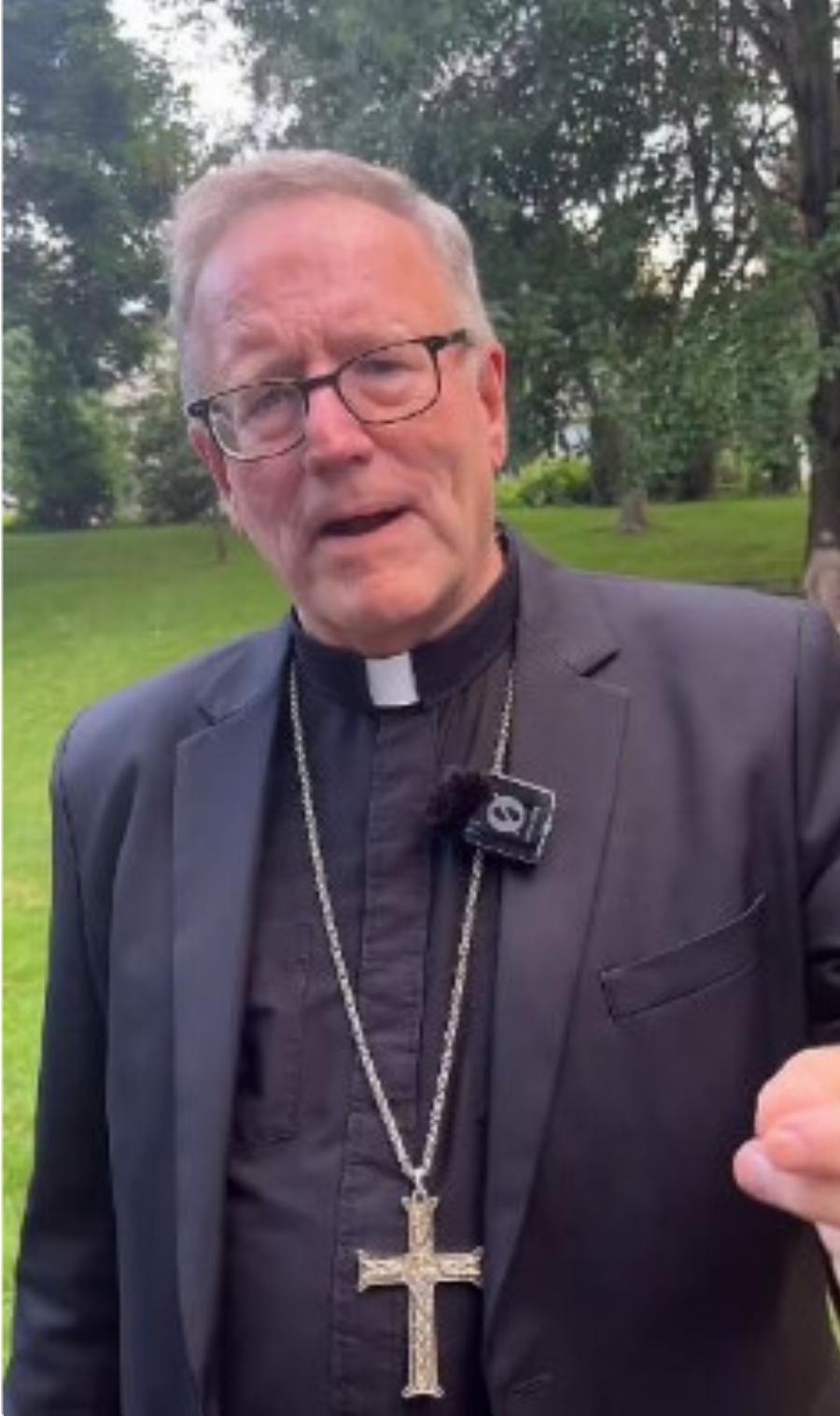 Παρίσι: Ο μπλε «Διόνυσος» της τελετής έναρξης σπάει την σιωπή του μετά τις αντιδράσεις για τον «Μυστικό Δείπνο» – Η θέση της Εκκλησίας της Γαλλίας