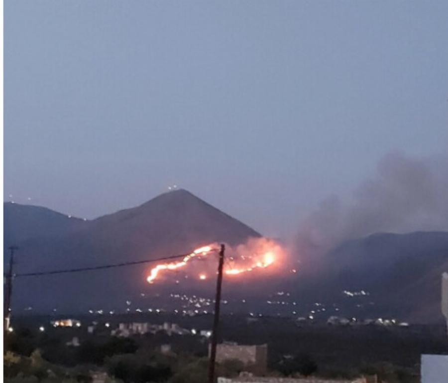 EKTAKTO – Μεγάλη φωτιά ΤΩΡΑ – Δύσκολη νύχτα – Συναγερμός στην Πυροσβεστική