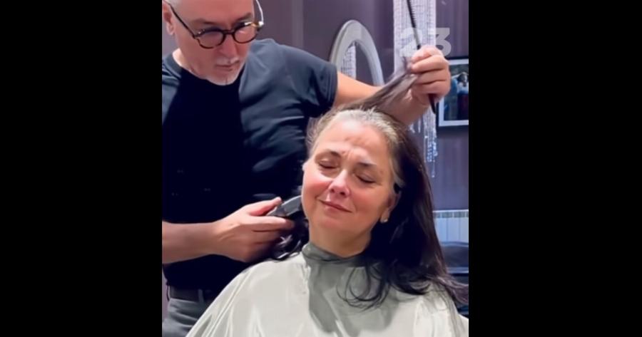 Αυτό που έκανε ο μάστερ με τα μαλλιά αυτής της γυναίκας θα σε σοκάρει… Είμαι σίγουρος ότι θέλεις να δεις το αποτέλεσμα… Δες το πρώτο σχόλιο…