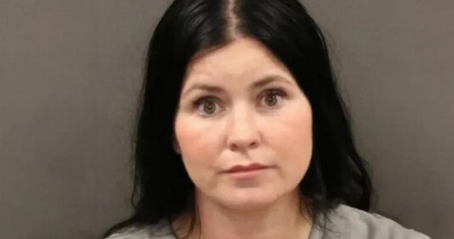 Αδιανόητο: Παράτησε το μωρό στο αμάξι μέσα στη ζέστη για να κάνει ιππασία σε πανηγύρι